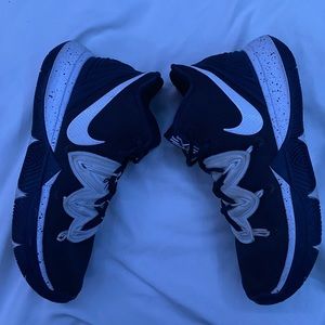 Kyrie 5 Team Navy Size 7.5 Men’s